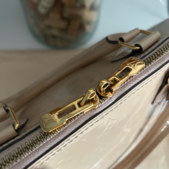 Authentic Louis Vuitton Alma Vernis Gm - Picture 8 of 16